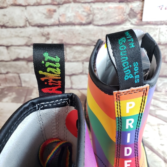 Dr. Martens 1460 AirWair "PRIDE" Boots 🆕️🔥🔥 - Picture 2 of 8